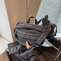 Sac fourre-tout tendance en denim délavé gris foncé avec large bandoulière réglable - Noir