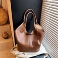 Dunkelbraune Shopper-Tasche mit Lychee-Narbe, Flügeldesign und Mini-Anhängetasche - Braun