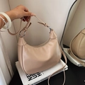 Sac bandoulière demi-lune beige en cuir PU souple avec anneau argenté élégant - Kaki