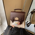 Preppy-Rucksack in Dunkelbraun und Creme mit transparentem Fenster und Stickerei - Reis-Kaffee Mit Anhänger