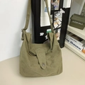 Borsa hobo in tela verde scuro con fibbia in metallo vintage e tracolla regolabile - Verde