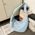 Bolso bandolera de cuadros azul claro en forma de media luna con correa ancha - Azul