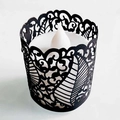 Involucro decorativo in carta nera con intagli fogliari e candela LED interna - Nero