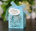 Hellblaue lasergeschnittene Geschenkbox mit Rosenmuster, Seidenband und Danksagungskarte - Tiffany Blau