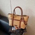 Bolso cubo de lona caqui con asas de cuero marrón y una correa de hombro larga incluida - Caqui
