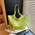 Borsa tote verde neon traforata al laser con motivi geometrici e sottili tracolle lunghe - Verde