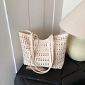Sac cabas beige crème avec motifs géométriques découpés au laser et deux fines bandoulières - Blanc