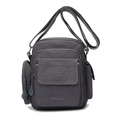 Dettaglio della borsa a tracolla in nylon grigio antracite con multitasche e tracolla regolabile - Grigio