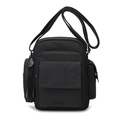 Dettaglio borsa a tracolla in nylon nero con design multitasche e cinturino regolabile - Nero
