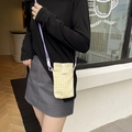 Crossbody telefoontasje met geel-wit ruitpatroon en paars gevlochten schouderbandje - Geel
