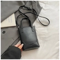 Sac seau noir minimaliste avec poignées supérieures et bandoulière réglable - Noir sans Pendentif