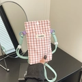 Roze-wit geruite canvas telefoontas met mintgroen koord en witte drukknoop voor dames - Roze