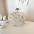 Borsa tote bohémien in paglia intrecciata con manici rotondi in legno e sacchetto interno - Beige