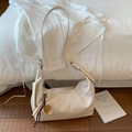Retro cream-white large dumpling shoulder bag with baseball pendant and zip closure - With Charm / White