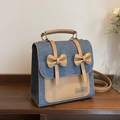 Sac à dos en toile bleu denim et cuir camel avec nœuds décoratifs et rabat - Bleu foncé
