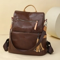 Brauner Lederrucksack im Patchwork-Design mit Reißverschlussfächern und Fransenanhänger - Kaffeebraun