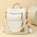 Modischer beiger Kunstlederrucksack mit geometrischem Muster und kamelfarbenem Griff - Gebrochenes Weiß