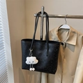 Borsa tote nera in pelle PU con scritte in rilievo e ciondolo a forma di nuvola - Con Ciondolo / Nero