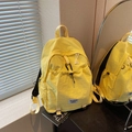 Mochila amarilla brillante minimalista con bolsillo de cordón y hebilla negra - Amarillo