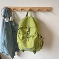Mochila de nailon verde hierba con bolsillo de cordón y mosquetón negro para diario - Verde