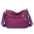 Borsa a tracolla in nylon magenta con trapuntatura a cuore e zip multiple - Fucsia