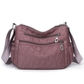 Borsa a tracolla in nylon viola con trapuntatura a cuore e tracolla regolabile da donna - Rosa cannella