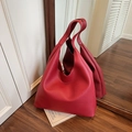 Bolso tote amplio de cuero granulado rojo con correa ancha de hombro estilo hobo - Rojo
