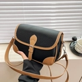 Petit sac carré vintage noir à texture grainée avec garniture en cuir marron contrasté - Noir
