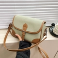 Sac bandoulière vintage vert et marron avec texture litchi et détails argentés - Vert
