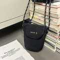 Sacoche de téléphone noire en nylon avec broderie éclair jaune et bandoulière tissée - Noir