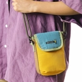 Mini sac bandoulière en patchwork jaune et bleu avec fine bandoulière verte réglable - Bleu et Jaune