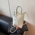Mini borsa tote verde chiaro con ricami a farfalla rosa e motivi floreali in raso - Verde
