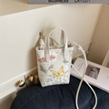 Borsa tote beige con ricamo floreale rosa e tracolla regolabile con nodo - Bianco Sporco