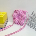 Borsa a tracolla a forma di fiore a quadretti rosa e bianchi con sottile cinturino - Rosa