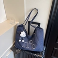 Blue denim tote bag with ho letter embroidery and white plush cloud pendant - Blue
