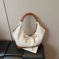 Bolso hobo tejido en blanco roto con ribetes de cuero marrón y detalle de lazo fino - Marrón Grande