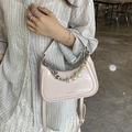 Pale pink minimalist shoulder bag with decorative silver chains and white pearls - Pink