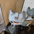 Borsa a mano in denim blu con strass scintillanti e tracolla a catena da donna - Blu