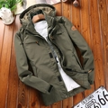 Giacca casual uomo verde militare con cappuccio, zip e logo ricamato sulla manica - M / Verde Militare