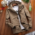 Giacca a vento da uomo kaki con cappuccio, fodera in mesh e tessuto ad asciugatura rapida - 3XL / Cachi
