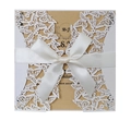 Partecipazione di nozze bianca tagliata al laser con motivi a farfalla e fiocco di seta - Copertina Farfalla Bianca + Fiocco Grande Beige