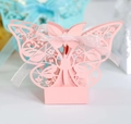 Scatola per bomboniere a farfalla rosa tagliata al laser con motivi floreali e nastro - Rosa