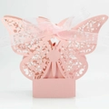 Rosafarbene lasergeschnittene Schmetterling-Süßigkeitenbox mit Blumenmuster und Band - Rosa