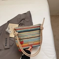 Sac seau tissé à rayures colorées avec breloques fraises pour les vacances d'été - Avec Pendentif Fraise / Kaki