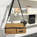Grande borsa a tracolla vintage in nylon marrone con doppie tasche e tracolla regolabile - Marrone