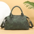 Retro dark green Boston handbag made of soft leather with adjustable shoulder strap - Green