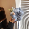 Borsa a secchiello a fiori a quadretti blu con tracolla di perle e ciondolo - Blu