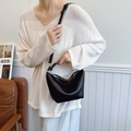 Minimalist black crescent hobo bag in glossy leather with adjustable silver zipper strap - Black