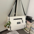 Sac bandoulière en toile blanche avec bordure noire et porte-clés dinosaure vert - Avec Pendentif / Blanc et Noir
