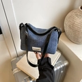Sac seau en denim bleu avec garniture en cuir noir et écusson mdd137 blanc - Noir sans Pendentif